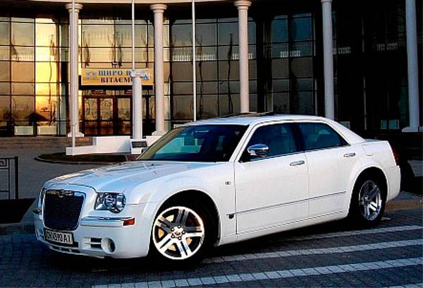 Chrysler 300C (снежно белый)