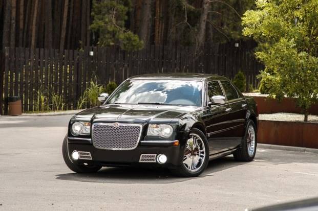 Chrysler 300C Hemi (черный)