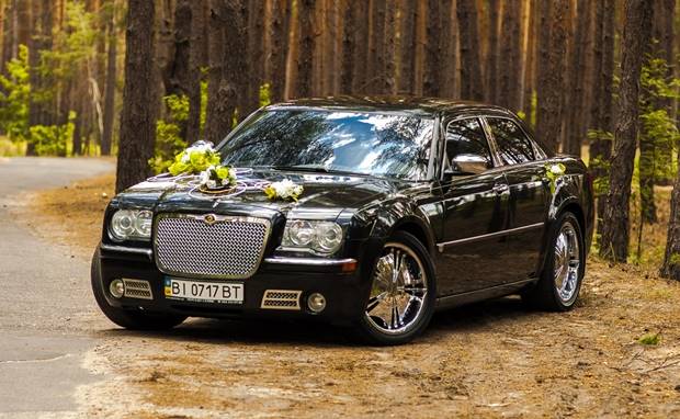 Chrysler 300C Hemi (черный)