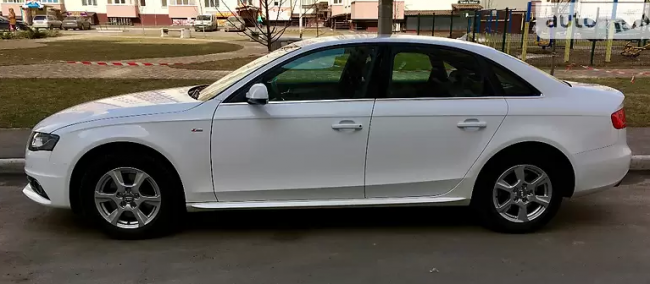 Audi A4 (белая)