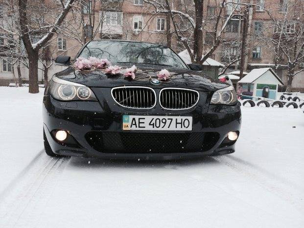 BMW 5 (черная)