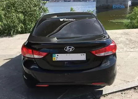 Hyundai Elantra (черная)