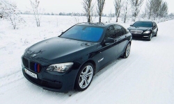 BMW 7 Series (черная)