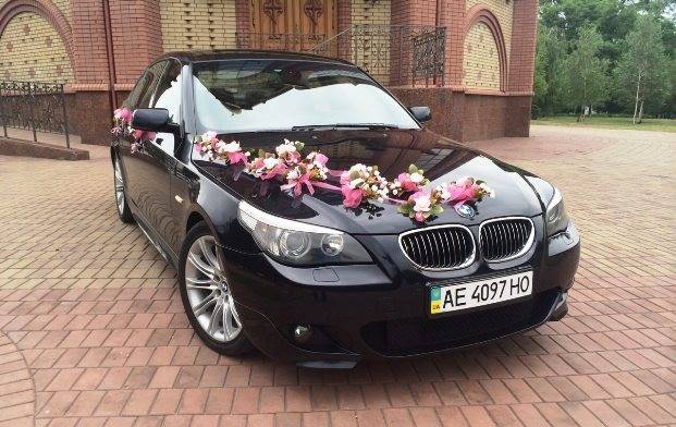 BMW 5 (черная)