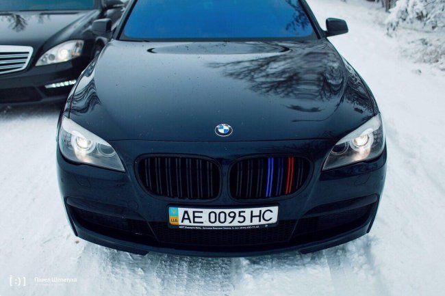 BMW 7 (черная)