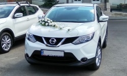 Nissan Qashqai (белый) 2 одинаковых