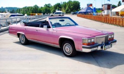 Cadillac Fleetwood (розовый)