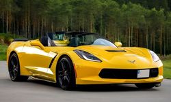 Кабриолет Chevrolete Corvette Stingray желтый