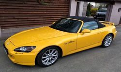 Кабриолет Honda S2000 желтый