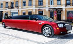 Лимузин Chrysler 300C бордовый