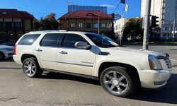 Внедорожник Cadillac Escalade белый