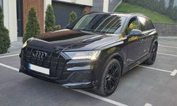 Внедорожник Audi Q7 черный