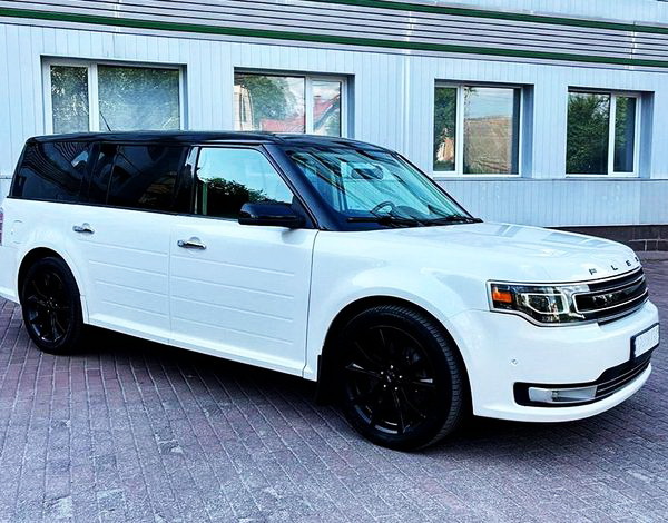 Внедорожник Ford Flex белый