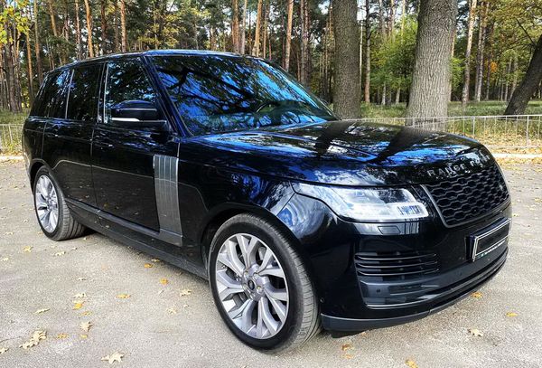 Внедорожник Range Rover Vogue 4,4d черный 