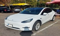 Кроссовер Tesla Model Y белый