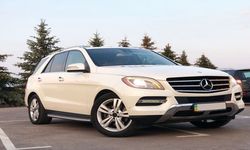 Внедорожник Mercedes Benz ML белый