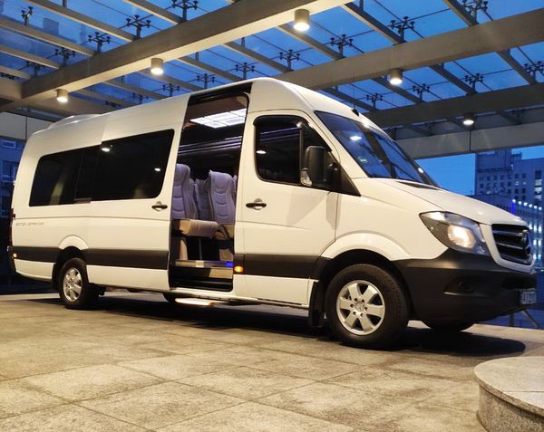 Микроавтобус Mercedes Sprinter 21 мест белый