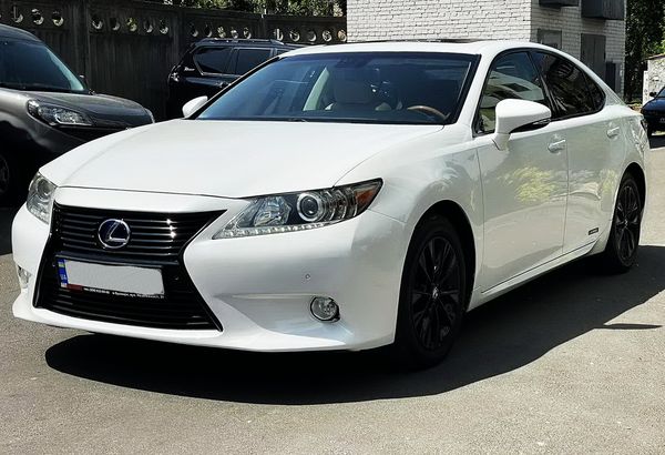 Авто на свадьбу Lexus ES 300 Hybrid белый 