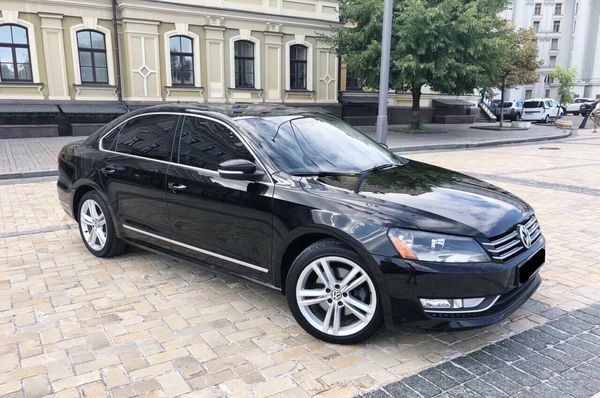 Авто бизнес класса Volkswagen Passat B8 черный