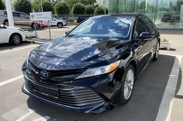 Toyota Camry 2022 черный