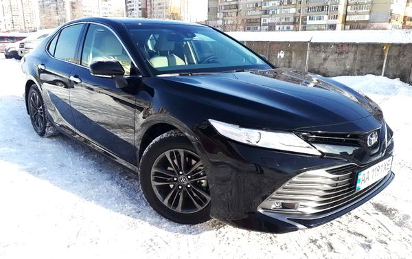 Авто на свадьбу с водителем Toyota Camry V70 черная