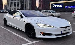 Электрокар Tesla Model S белая