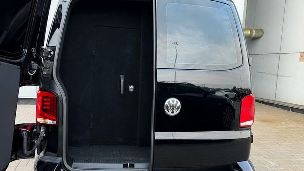 Прокат микроавтобуса Volkswagen Multivan B6 бронированный без водителя