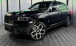 Внедорожник Rolls-Royce Cullinan с водителем