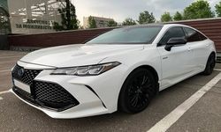 Toyota Avalon белая