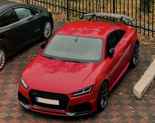 Audi TT RS красная для фотосессии съемки аренда