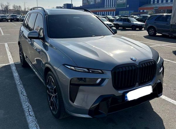 Аренда BMW X7 40D 2024 серый внедорожник с водителем на свадьбу