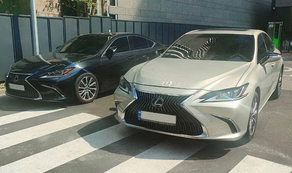 Авто на свадьбу Lexus ES 300h золотой аренда с водителем 