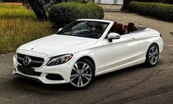 Прокат Mercedes-Benz C300 Cabrio белый без водителя в Киеве