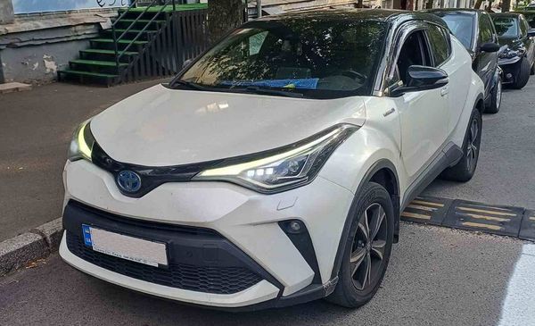 Внедорожник на свадьбу Toyota CH-R 2019 белый
