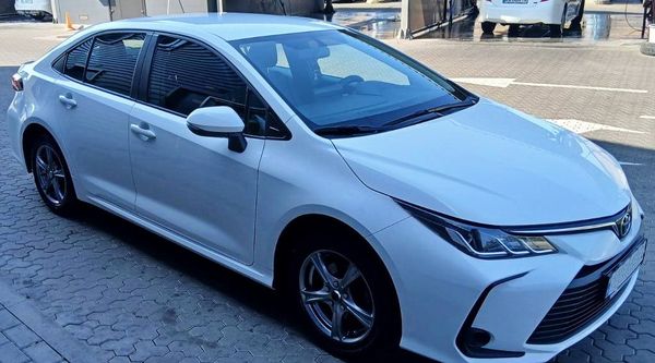 Toyota Corolla белая авто на свадьбу 