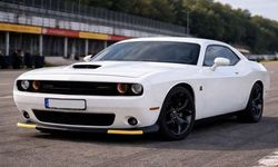 Аренда Dodge Challenger белый 6.4 л без водителя в Киеве